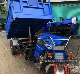 Xe có ben hoa lâm chở nước